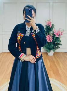 Levante su estilo Navratri con nuestra exquisita chaqueta vaquera de rayón puro liso y chaqueta vaquera de trabajo Gamthi intrincadamente bordada - Product Image 2