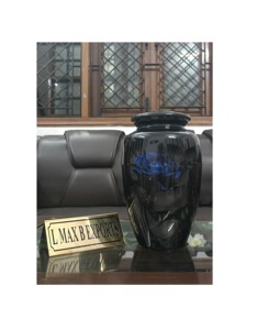 Urnas funéraires de qualité supérieure en métal pour les cendres humaines, urnes de crémation disponibles à prix de gros en provenance d'Inde - Product Image 1