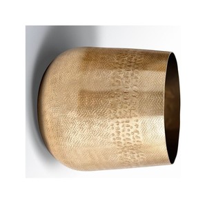 Jardinière géométrique moderne en métal avec finition mate élégante adaptée aux arrangements de décoration de maison et de bureau contemporains - Product Image 5