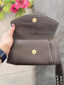Pochette multi-cartes en cuir véritable pour femmes avec cuir recyclé pour un usage quotidien ou une soirée - Product Image 5