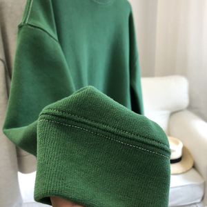 บริการ ODM เสื้อฮู้ดดี้ผู้หญิงแบบพิมพ์ลายกราฟิก ผ้าฟลีซโพลีเอสเตอร์/คอตตอน ระบายอากาศได้ดี ป้องกันรอยยับ สำหรับฤดูหนาว ทรงไหล่ตก รับผลิตตามแบบ - Product Image 3