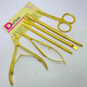 Ciseaux à ongles et pince à cuticules en acier inoxydable avec logo personnalisé, plaqué or mat, ensemble d'outils d'art des ongles - Product Image 1