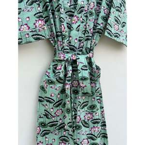 Robe kimono en coton imprimé à la main, peignoir indien à motif floral, silhouette ample, imprimé floral élégant - Product Image 5
