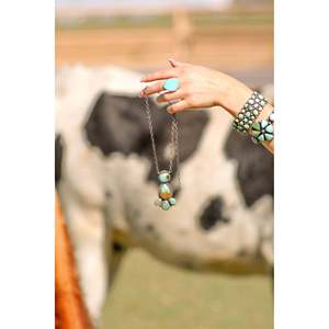 Collier superposé tendance Timothy Yazzie Evans, turquoise et argent sterling, design en grappe - Product Image 1