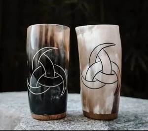 Chope en verre de style religieux fait à la main corne de buffle naturelle et corne à boire de vache pour les fêtes et les toasts - Product Image 1