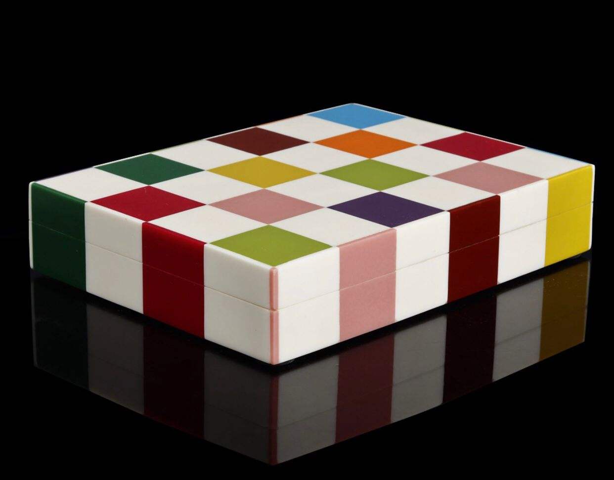 สีแดงและสีขาว