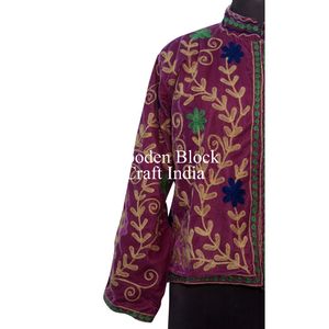 Veste d'hiver pour femme en velours brodé floral artisanal Suzani avec rembourrage en coton, logo sur le devant, cadeau de demoiselle d'honneur pour une fête - Product Image 2