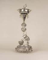 Nouvelle Arrivée - Support de Lampe Diya en Laiton Plaqué Argent Écologique Moderne avec Figurine d'Éléphant pour Décoration Intérieure - Support de Diya pour Pooja