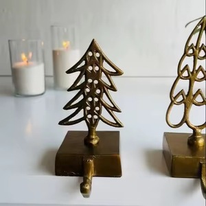 Soporte de calcetín de Navidad de metal personalizado Gancho de hierro de estilo rústico para decoración colgante de vacaciones y exhibición de regalos - Product Image 1