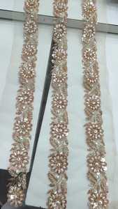 Rubans et lacets brodés à la main sur mesure dans des motifs floraux et en dix couleurs pour robes de mariée de 1.75 pouces de largeur. - Product Image 2