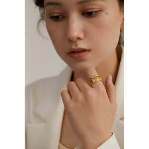 Anelli Classici Placcati Oro 18K con Gemme e Incassatura a Castone, Fascia Spessa, Impermeabili - Product Image 4