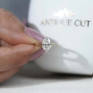 Anillo de Compromiso con Diamante Ovalado Cultivado en Laboratorio, Certificado por IGI, con Engaste Solitario de 6 Puntas - Product Image 6