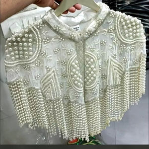 Robe de soirée élégante antistatique pour femmes avec cape à paillettes, design sirène et magnifique broderie de perles, motif imprimé - Product Image 3