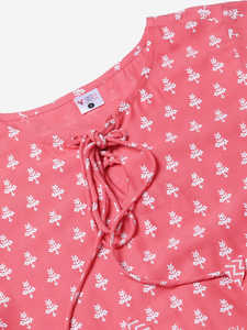 Kurti corto de rayón con estampado floral de melocotón para mujeres y niñas, con cuello de agujero y mangas acampanadas, diseñado para un uso diario cómodo. - Product Image 4