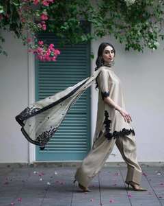 NOUVEAU DESIGNER PARTY WEAR FARSI TOP ET SALVAR AVEC FANTAISIE DUPPATA ET BRODERIE 3 PCS DESIGNER SUITS - Product Image 2