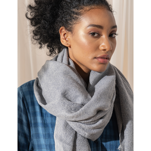 Bufanda Larga de Lana con Logotipo Personalizado, Diseño Moderno en Material de Cachemira - Product Image 3