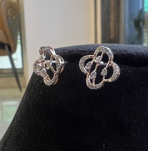 Pendientes de tuerca de diamante natural en oro sólido de 14K y 18K, joyería duradera elegante hecha a medida para ella - Product Image 3