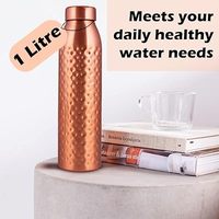 Bouteille en cuivre à double paroi écologique et réutilisable de 1000 ml, avec couvercle, design martelé, pour boire directement, construction en cuivre pur, inspirée de l'ayurveda
