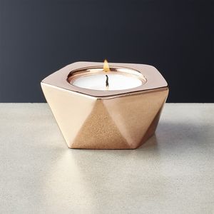 Pot à bougie en cuivre antique pour les intérieurs classiques, ajoutant une couleur chaude et riche à la décoration intérieure - Product Image 1