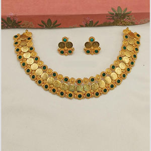 Conjunto de collar de gargantilla de templo chapado en oro tradicional con piedras de pota joyería étnica para bodas y festivales - Product Image 1