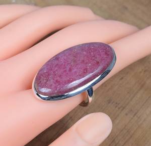 แหวนเงินแท้ 92.5 ประดับด้วยพลอยทรงหลังเบี้ย ของขวัญสำหรับเธอ - Product Image 2