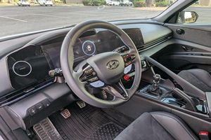 Hyundai Elantra N 2023 Usado, 2500 Millas, Transmisión Manual de 6 Velocidades, Diferencial de Deslizamiento Limitado, Mayormente sin Modificaciones - Product Image 4