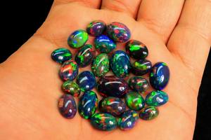 Véritable cabochon en opale noire éthiopienne arc-en-ciel brillant Opale noire de forme ovale idéale pour la fabrication de bijoux - Product Image 3
