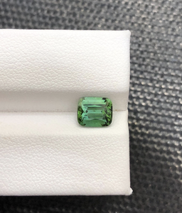 Forme de coussin de pierre précieuse tourmaline bleue verte à facettes naturelles Brésil pour la fabrication de bijoux fins Certifié IGI Originaire Jaipur - Product Image 3