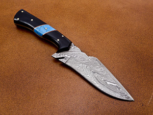 Couteau de chasse en acier Damas personnalisable OEM, manche en cuir noir fait à la main, gaine torsadée, disponible pour - Product Image 3