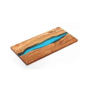 Planche à découper en bois d'olivier naturel de maison avec résine pour collation de charcuterie - Product Image 1