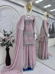 Ensemble Sharara de Luxe Rose Poudré en Georgette Brodé Respirant avec Dupatta – Tenue de Cérémonie de Luxe - Product Image 4