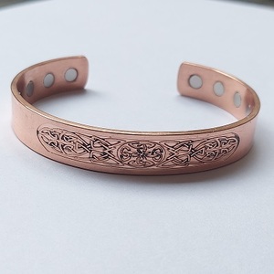 Pulsera de cobre magnética para hombres y mujeres Patrón de estrella vintage Brazalete de moda curativo para la salud con beneficios para la artritis - Product Image 4