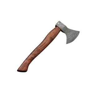Hache à fendre en acier Damas faite à la main, très vendue, de haute qualité, forgée, avec manche en bois de rose et fourreau en cuir - Product Image 1