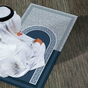 Tapis de prière islamique bleu : élégante décoration musulmane pour la maison, tapis imprimé, tapis fin non tissé - Product Image 4