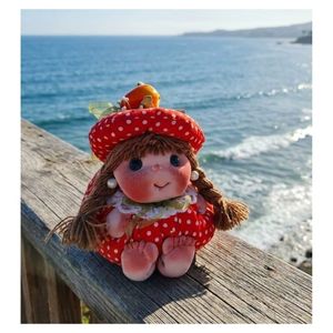 Muñeca de Tela Hecha a Mano con Diseño de Puntos Rojos y Naranjas, Personalizada, para Niñas, de Felpa Suave, Cuerpo Redondo, Adorno para Cuarto de Niños, Regalo Infantil, 22 cm - Product Image 5