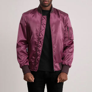 Chaqueta Bomber Maroon Satin Poliéster Forro Cierre de cremallera Varsity Collar Rib Knit Cuffs Utility Pocket Sleeve - Product Image 3