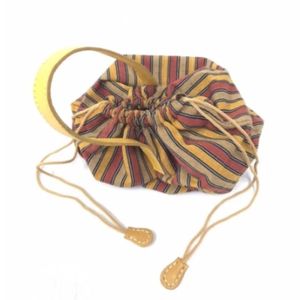 Tissu durable de haute qualité avec accents de tissu doux et durables en cuir de qualité supérieure Accessoire décontracté fait à la main d'Indonésie - Product Image 5