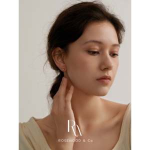 Orecchini a Perno Trendy con Nodo Religioso in Rame Placcato Oro e Lega, Cerchio Geometrico con Diamante e Perla come Pietra Principale - Product Image 3