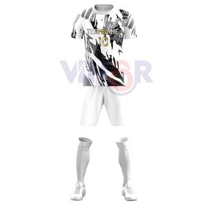 Ensemble d'uniformes de football pour hommes en polyester de haute qualité personnalisé short de sport vert conception de logo uniformes pour adultes de club utilisant la sublimation - Product Image 2