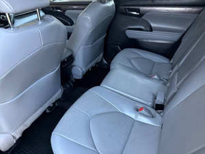 2022 T * oyota Highlander Limited d'occasion - Product Image 4