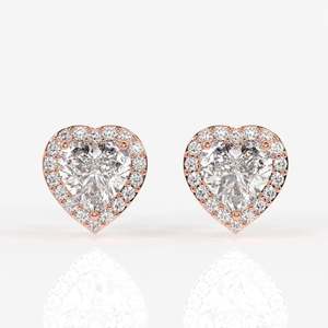 Boucles d'oreilles en or 9 carats avec diamants de laboratoire taille cœur Halo - Product Image 6