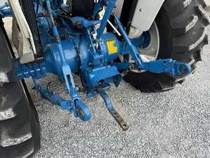 Compre un Tractor de Ruedas Ford 4610 Usado de 1986 con Motor de 55HP, Caja de Cambios y Bomba 1KG para Agricultura - Product Image 6