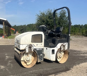 Tractor de Ruedas B-O-B-C-A-T BCA24 Usado del 2005 con Motor y Caja de Cambios, Listo para Entregar - Product Image 1