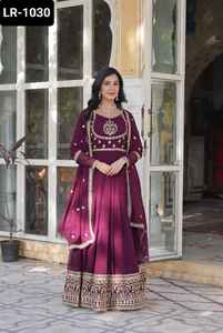 Dernières femmes portent fausse Georgette avec de riches paillettes brodées Anarkali de travail avec bordure en dentelle attrayante Dupatta - Product Image 2