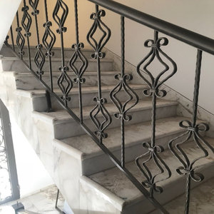 Barandilla de escalera personalizada forjada a mano de Vietnam con hierro local al 100 por ciento para diseños de interiores llenos de estilo e integridad - Product Image 4