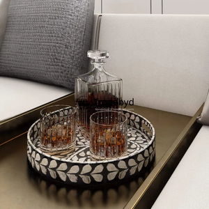 Bandeja con incrustaciones de fregona hecha a mano Tradebyd, bandeja decorativa elegante para mesa de comedor y servicio de café - Product Image 1