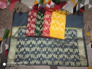 Diseñador Banarasi Dupatta con patrón floral de trabajo de hilo dorado adecuado para bodas, fiestas universitarias y ropa de moda diaria - Product Image 2