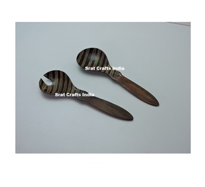 Ensemble de serveurs à salade en corne naturelle de qualité supérieure, personnalisable, décoration de table, articles de cuisine, fabrication artisanale - Product Image 2