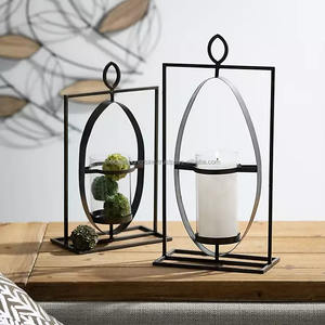 Marco ovalado geométrico Pilar de metal Juego de portavelas de huracán 2 Festividades navideñas decorativas para el hogar Otros tarros de velas - Product Image 1