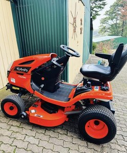 Cortadora de Césped Kubota 4x4 en Oferta, Ideal para Cortar Césped - Product Image 1